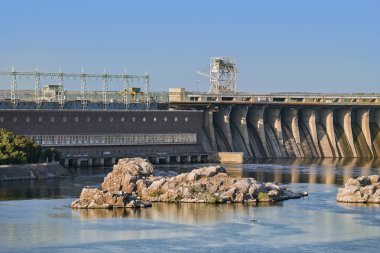 Dinyeper yakınında Zaporozhye Hidroelektrik Santrali Adası