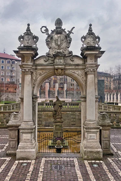 Scultura Nel Cortile Della Chiesa Skalka Meraviglie Cracovia Polonia — Foto Stock