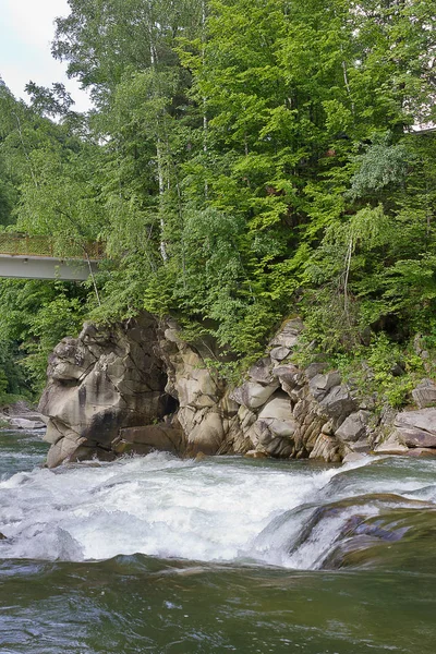 Paisagem Com Uma Cachoeira Pitoresca Rio Prut Nos Cárpatos Ucranianos — Fotografia de Stock