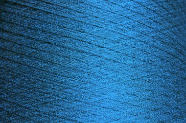 mavi arka plan. Sarmal iplik büyük bir bobin doku.