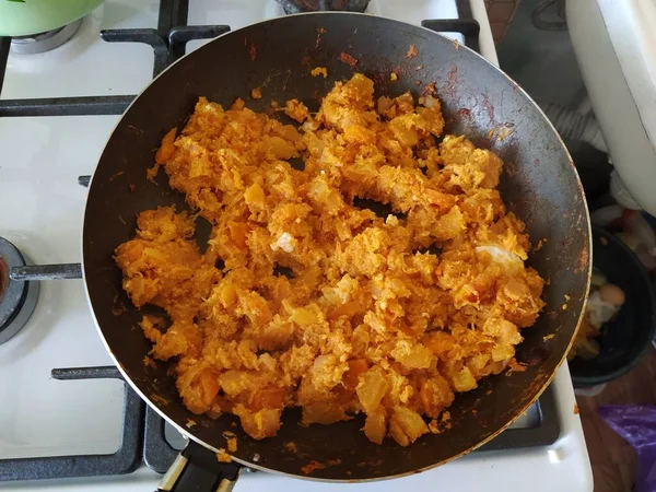 Calabacín Verduras Zanahorias Cebollas Con Guiso Pasta Tomate Una Sartén — Foto de Stock