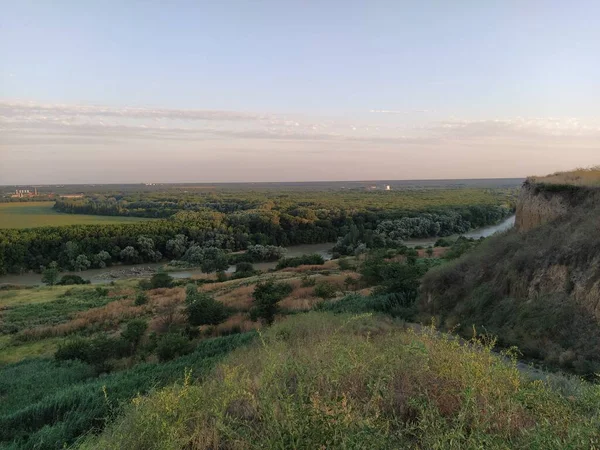 Красивая Долина Лугом Рекой Закате — стоковое фото