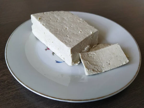 Tabakta Tofu Peyniri Parçaları — Stok fotoğraf