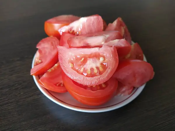 Płyta Posiekanych Soczystych Pomidorów — Zdjęcie stockowe