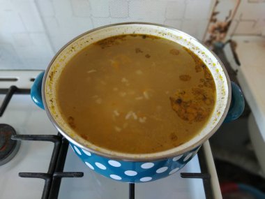 Fırında çorba ile güveç.