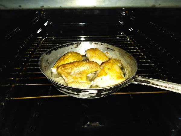 Potongan Ayam Dipanggang Dalam Oven — Stok Foto