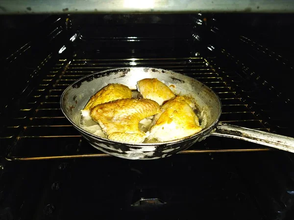 Potongan Ayam Dipanggang Dalam Oven — Stok Foto