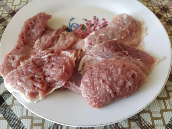 Pedaços Brutos Costeletas Carne Prato — Fotografia de Stock