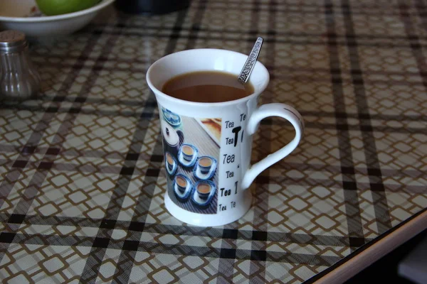 Kubek Kawą Stole — Zdjęcie stockowe