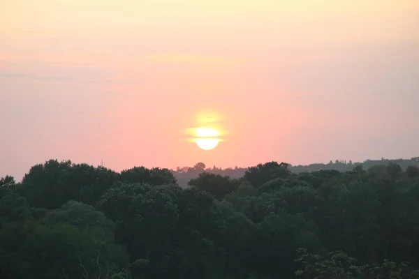 Sol Poniente Sobre Colinas Árboles — Foto de Stock