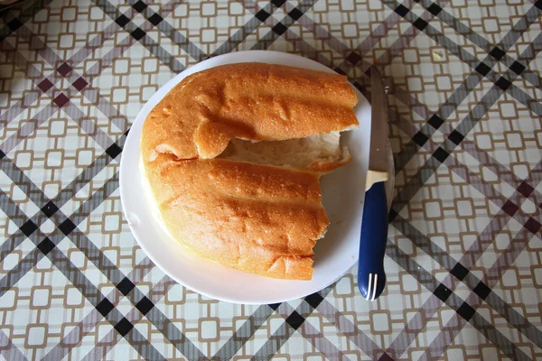 Bıçaklı Bir Tabak Chabatta Ekmeği — Stok fotoğraf