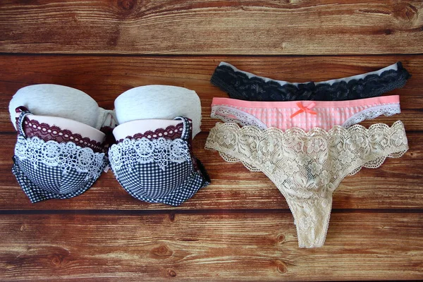 Reggiseni Multicolori Mutandine Legno Sfondo Con Spazio Copia — Foto Stock