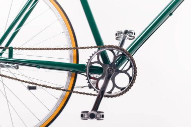 Bisiklet pedalını beyaz arkaplanda kapat 