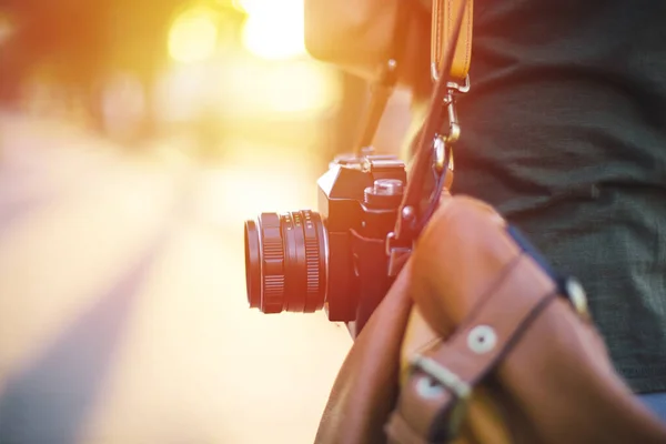 Retro Kamera Dengan Sinar Matahari Latar Belakang — Stok Foto
