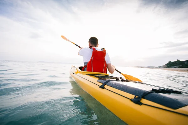 Homme Kayak Sur Une Eau Mer Calme Lever Soleil — Photo