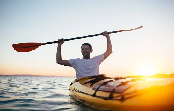 Man Kayaking Lush Sea Water Sunrise Summer Time — Stock Photo, Image