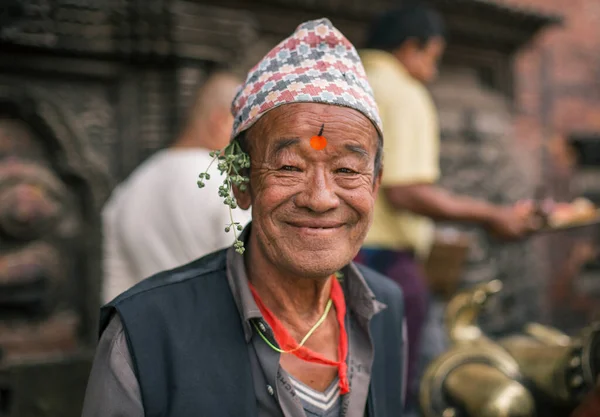 Kathmandu Nepal April 2016 Nepalese Man Traditionele Kleding Glimlachend Bhaktapur Stockfoto