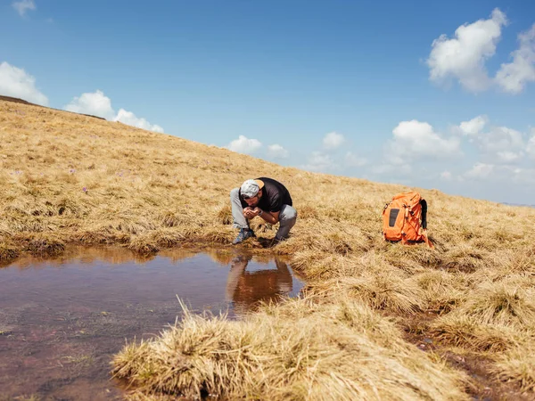 Pendaki Berjalan Gunung Mendaki Olahraga Petualangan Kebahagiaan Kebebasan Stok Foto Bebas Royalti