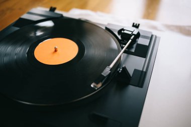 Turntable çalma LP vinil kaydı