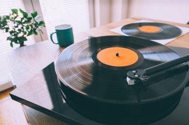 Turntable çalma LP vinil kaydı