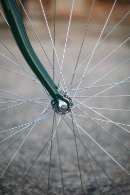 Bisiklet tekerleğini kapat