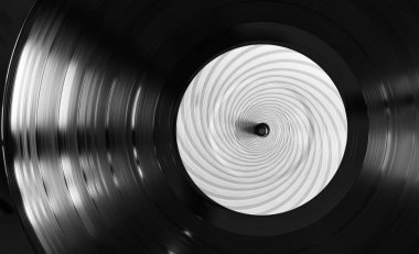 Spinnig vinil plağın siyah beyaz fotoğrafı