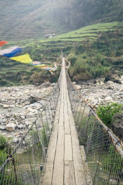 Annapurna 'nın Himalaya bölgesinde asma köprü