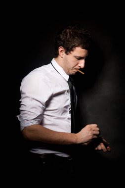 Sigara içen bir adamın portresi