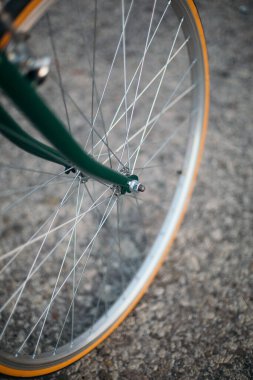 Bisiklet tekerleğini kapat