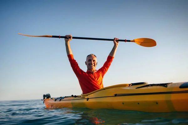 Smiling Gray Hair Man Enjoy Sunset Kayak Senior Man Paddling — Stock Photo, Image