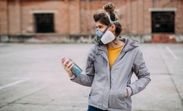 Mulher Máscara Gás Com Tinta Spray — Fotografia de Stock