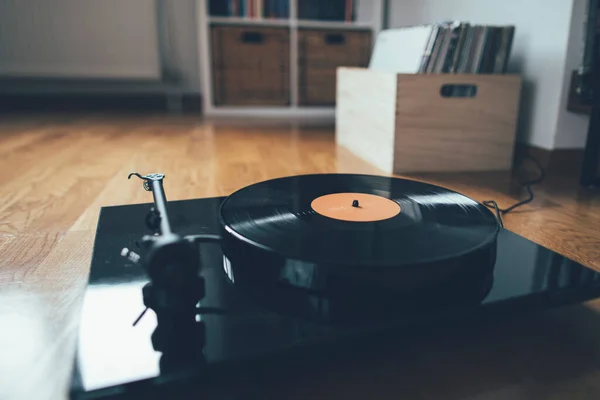 Giradischi Con Grammofono Che Suona Musica Grammofono Vinile Disco Riproduzione — Foto Stock