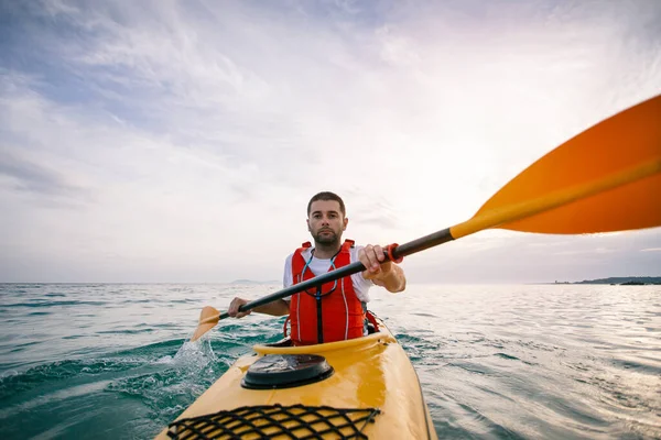 Man Kayaking Calm Sea Water Sunrise — Stock Photo, Image