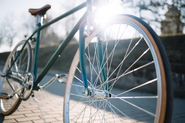 Retro Fahrrad Sonnenuntergangspark — Stockfoto