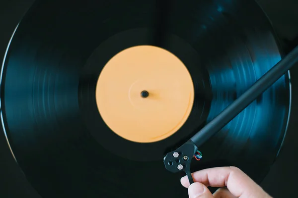 Fechar Mesa Giratória Tocando Vinil Recorde — Fotografia de Stock