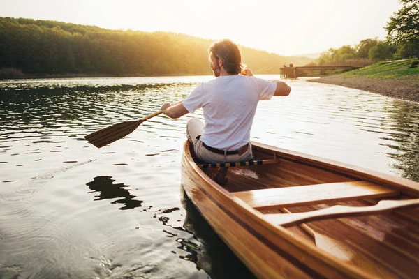 Handsome Bearded Man Sailing Boat River — Stock Photo, Image