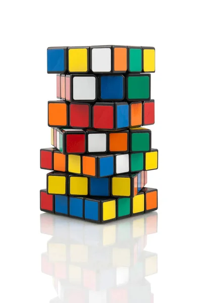 Kragujevac Serbia Enero 2014 Cubo Rubik Sobre Fondo Blanco Cubo — Foto de Stock