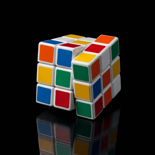 Kragujevac Serbien Januar 2014 Rubik Cube Auf Schwarzem Hintergrund Rubik — Stockfoto