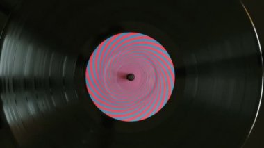 Turntable Tonearm vinil plak çalıyor. Dönen gramofon kaydı