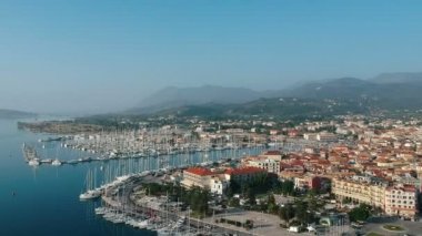 Lefkas limanının hava görüntüsü