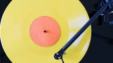 Turntable Tonearm sarı renkli vinil plak çalar