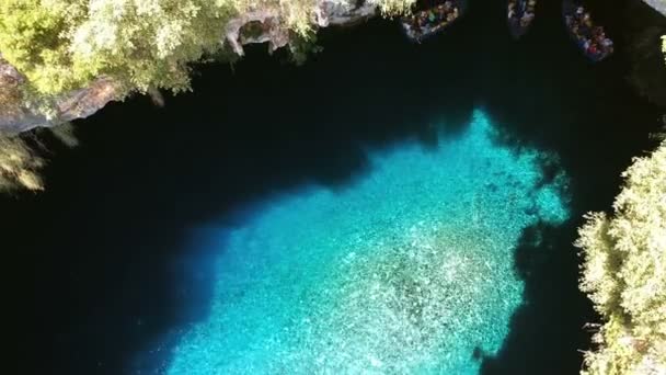 Hög Vinkel Syn Turkos Grotta Sjö Melissani Kefalinia — Stockvideo