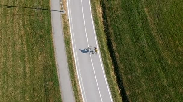 Vista Aérea Bicicleta Ciclista Floresta — Vídeo de Stock