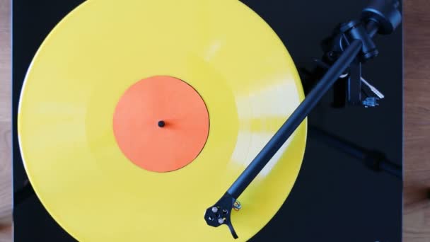 Turntable Tonearm Play Yellow Color Vinyl Record — Stock Video