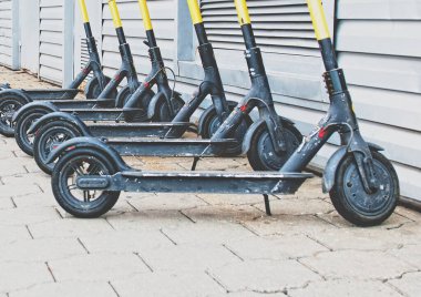 E-scooter paylaşım grubu, Çevre dostu ve modada taşınabilirlik konsepti Electric Scooter paylaşımı.