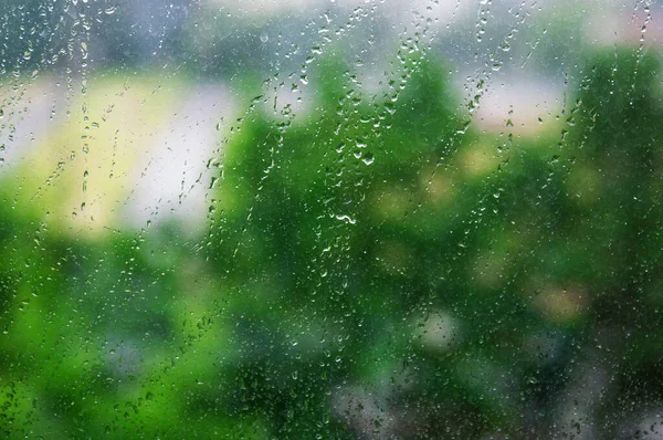 Abstrakter Hintergrund Wassertropfen Auf Einem Fenster Auf Einem Verschwommenen Hintergrund — Stockfoto