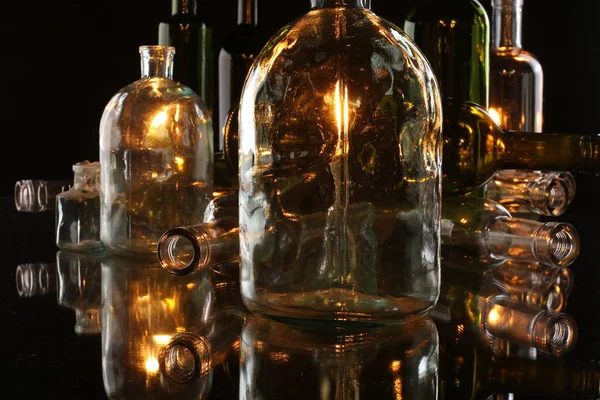 Стаканы Бутылки Бренди Вина Заднем Плане — стоковое фото