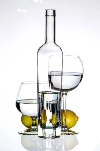 Szklanki Butelki Brandy Wina Tle — Zdjęcie stockowe