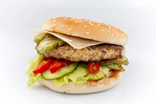 Smaczne Burger Serem Warzywami Białym Tle — Zdjęcie stockowe