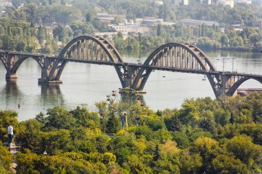 Resim, fotoğraf panoramik manzara üstten görünüm bahar şehir Dinyeper, Ukrayna duvar kağıtları